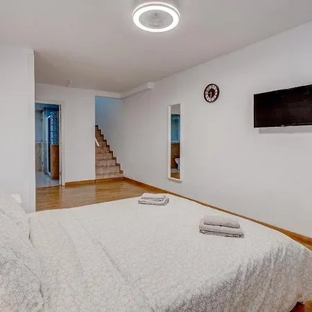 Amplio Duplex En Cristianos By Altamarhomes Apartman